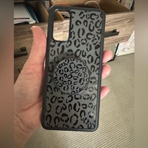 Samsung s20 leopard Print Phone Case with built in pop socket - Black (6.2 inch)